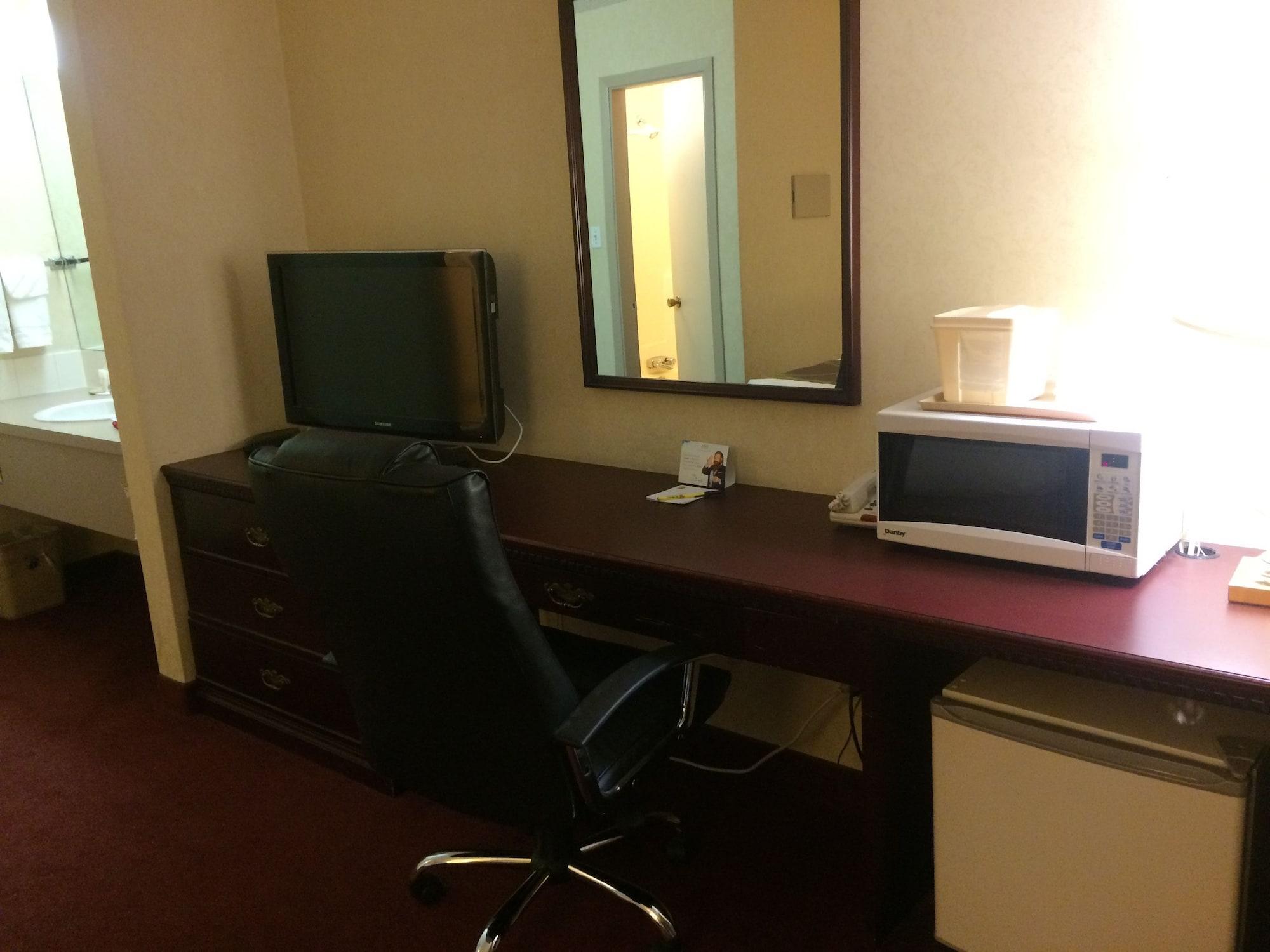 Super 8 By Wyndham Hotel