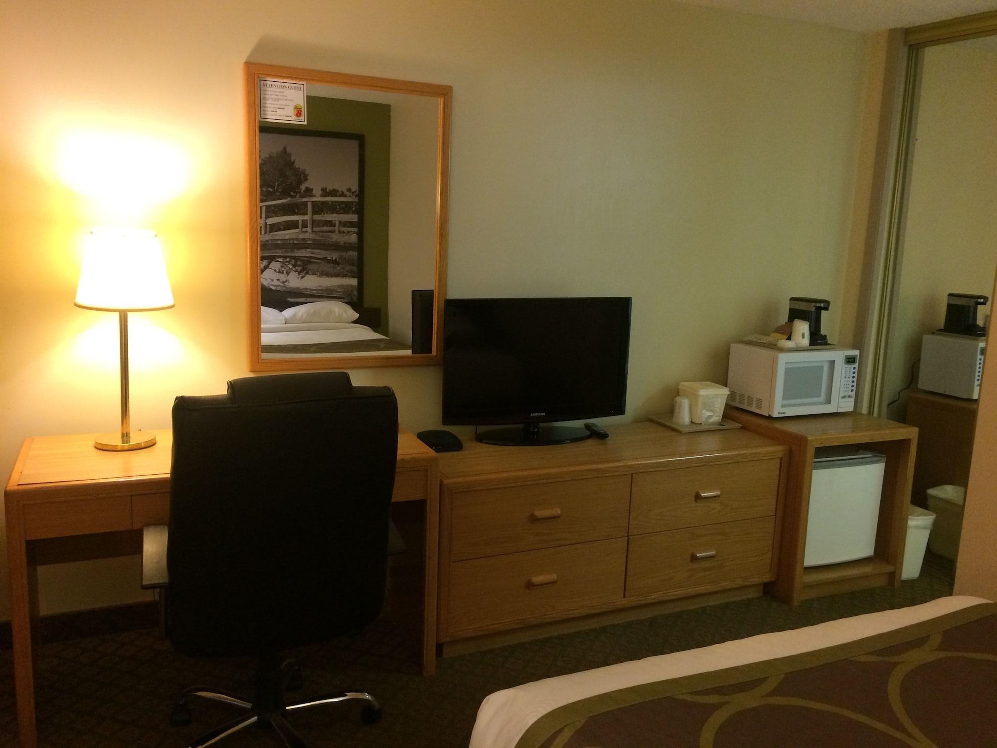 Super 8 By Wyndham Hotel Lethbridge