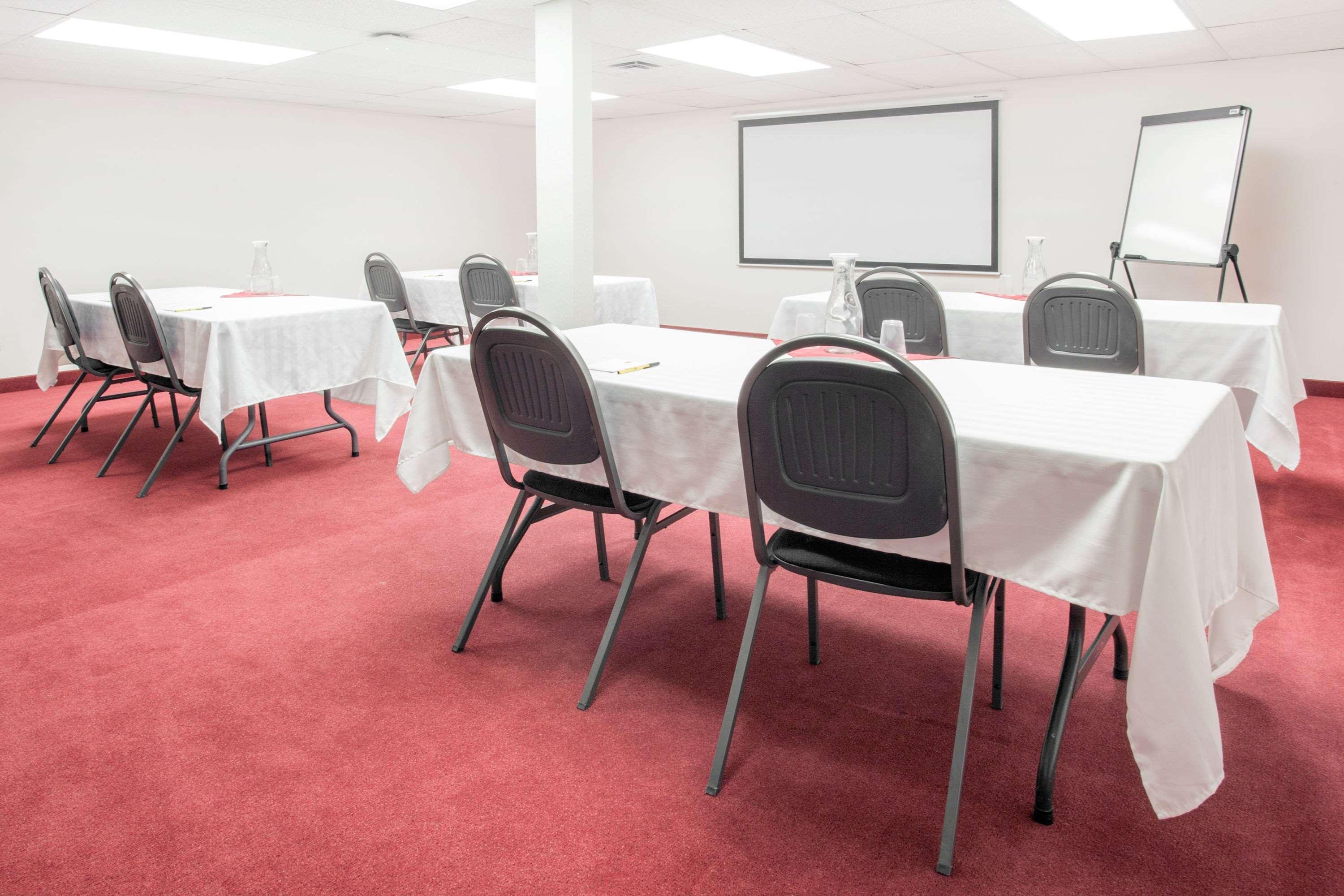 Hotel Super 8 By Wyndham Lethbridge