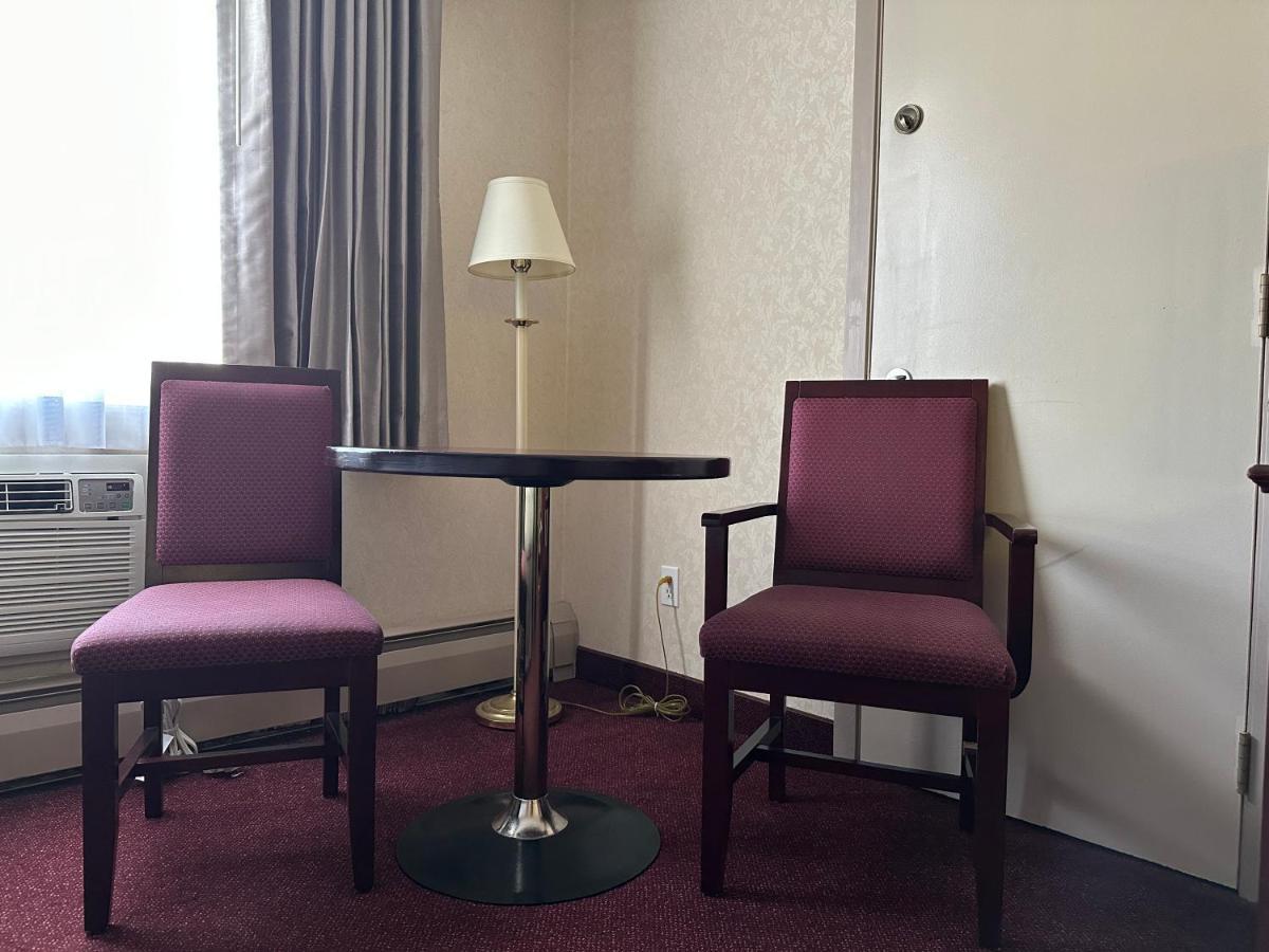 Super 8 By Wyndham Hotel 3*