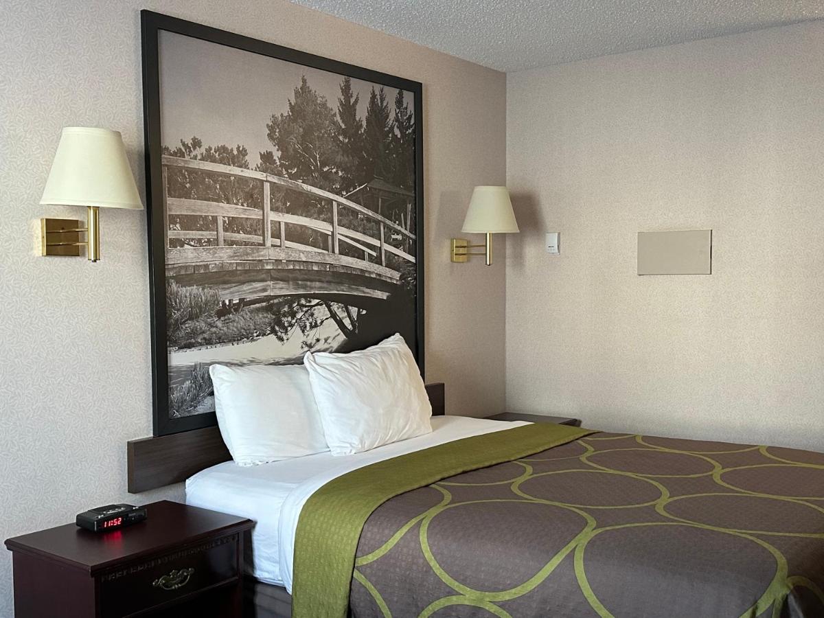 Hotel Super 8 By Wyndham Lethbridge