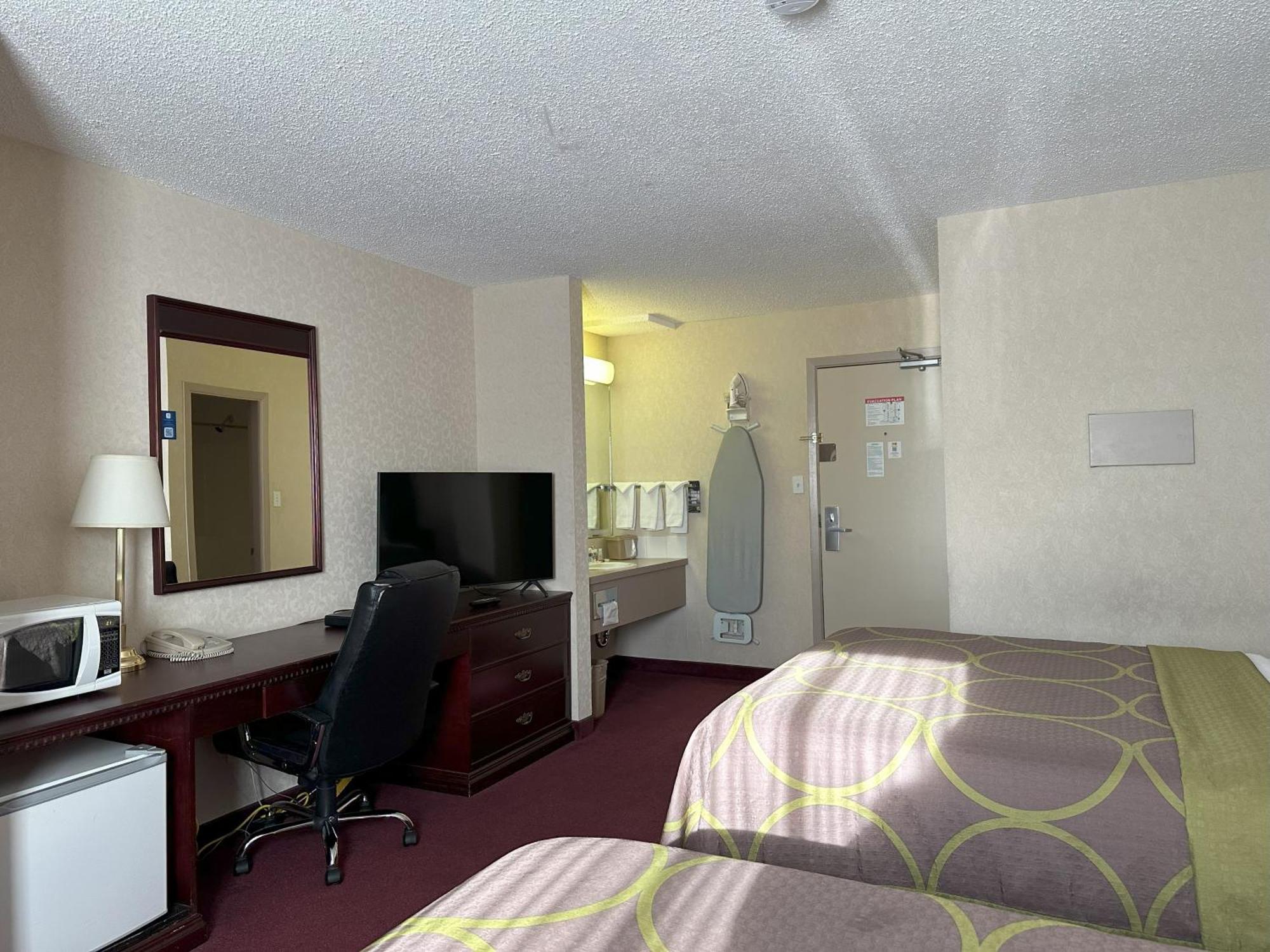 Super 8 By Wyndham Hotel
